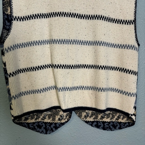 Vintage Women's Knit Blue White Stripe Heart Cottagecore Vest - Picture 9 of 9